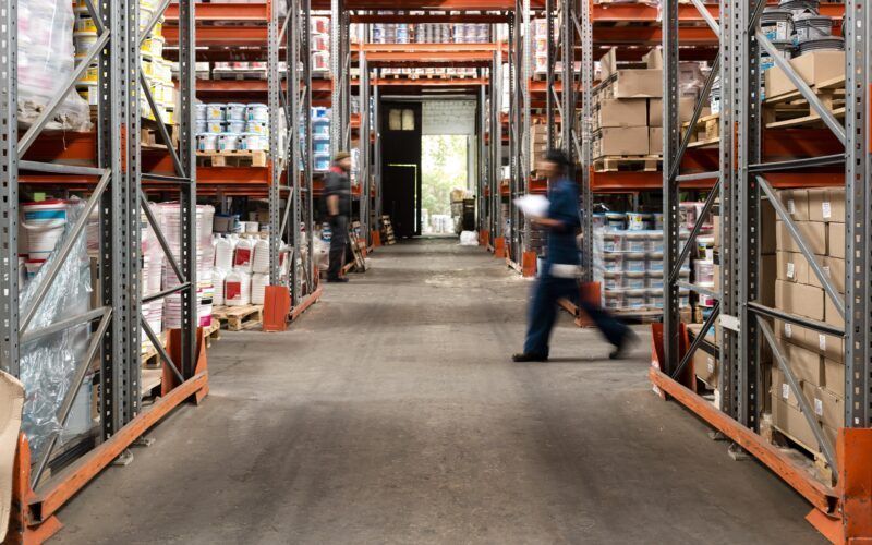 almacen logistico empleado